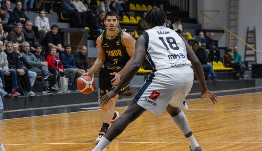 Hindú derrotó 87-84 a Bochas en un cierre apasionante y consiguió su primera victoria como local en la Liga Argentina 2026/27.