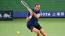 Rafael Jódar y Daniil Medvedev completaron las semifinales de Shanghái tras derrotar a Casper Ruud y Tommy Paul en dos encuentros definidos en tres sets.