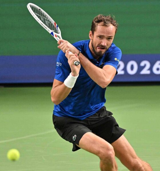 Rafael Jódar y Daniil Medvedev completaron las semifinales de Shanghái tras derrotar a Casper Ruud y Tommy Paul en dos encuentros definidos en tres sets.