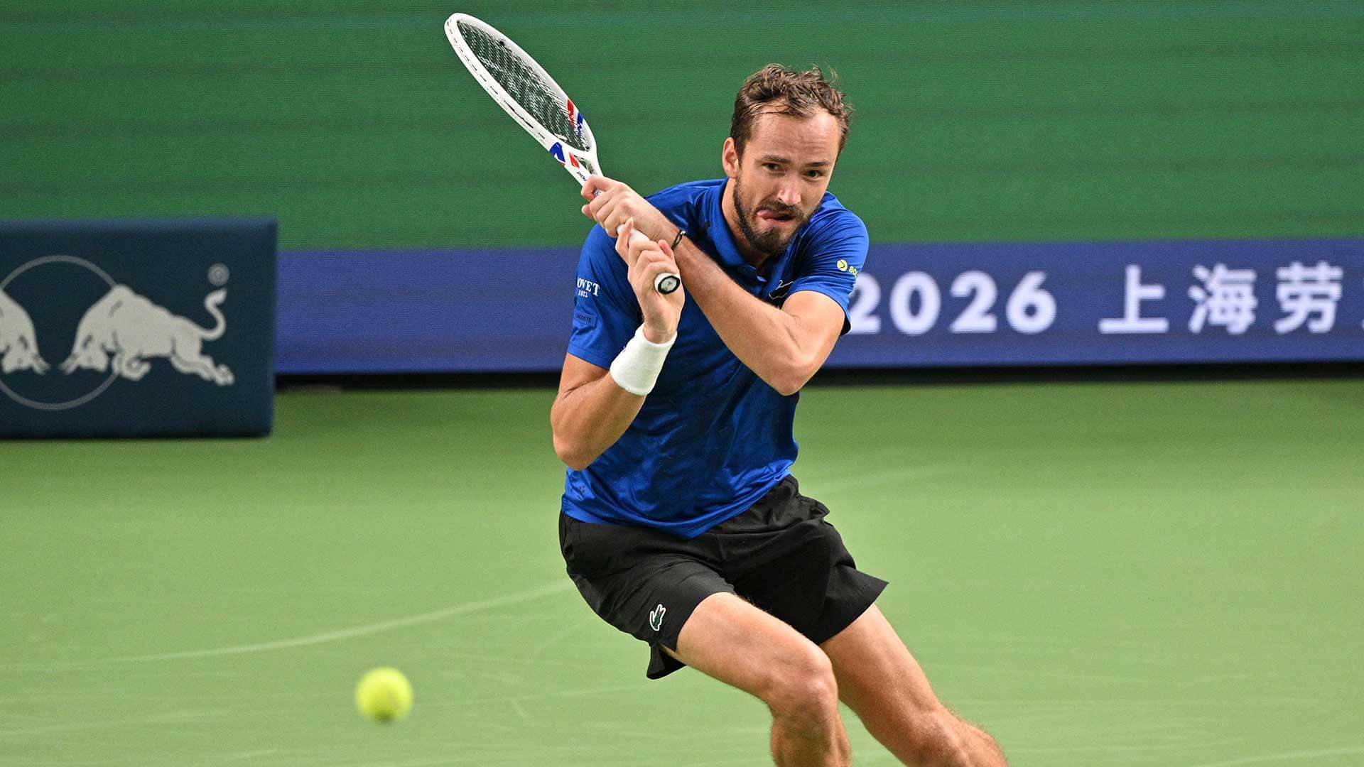 Rafael Jódar y Daniil Medvedev completaron las semifinales de Shanghái tras derrotar a Casper Ruud y Tommy Paul en dos encuentros definidos en tres sets.