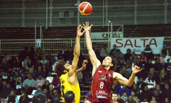 Salta Basket comenzó de la mejor manera la Liga Argentina 2026/27 al vencer 85-74 a Hindú de Córdoba en el estadio Delmi, con José Peralta como máximo anotador del equipo.